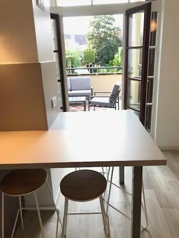 Madeleine De La Maison Saint-josse